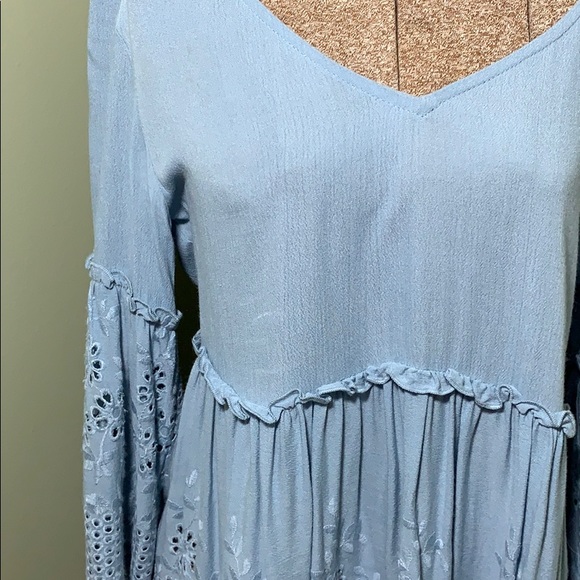 Eyelet Flowers on Flowy Blue Top <3 - Picture 2 of 4